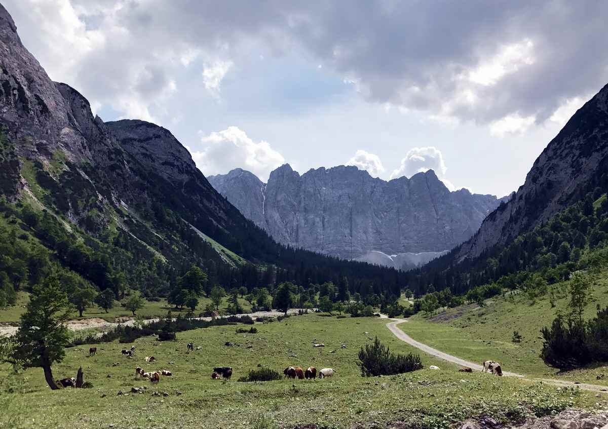 Die Karwendeltour Hüttenwanderung durch das beeindruckende Laliderertal