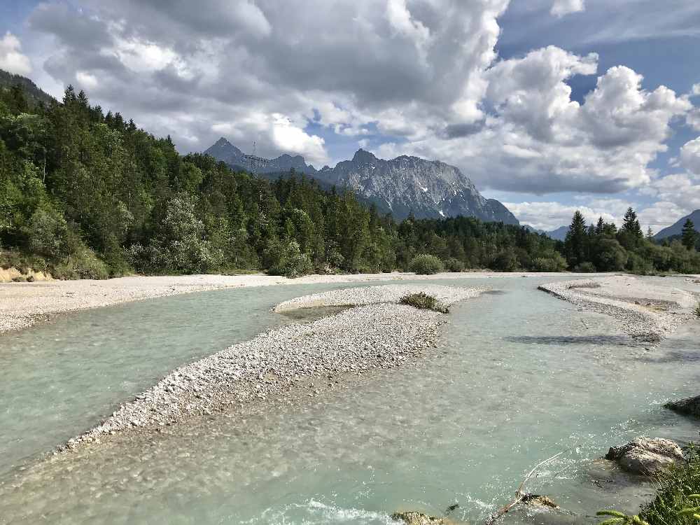 Das Karwendel und die Isar